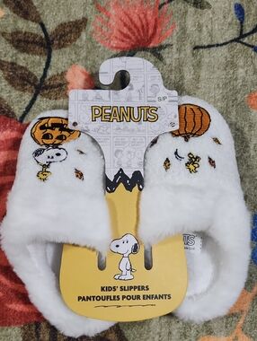 Kids Aged 7/8 Peanuts Snoopy & Woodstock Fuzzy Slippers